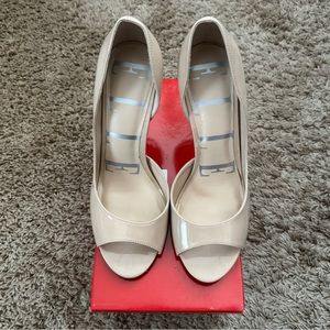 ELLE Women’s Size 10 Peep Toe Nude Color Heels (like new)